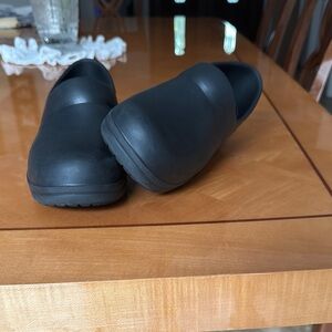 Women Black Slip-On Shoes crocs size 7